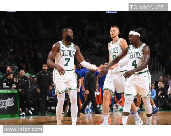 独行侠与凯尔特人激战正酣 谁能在这场对决中占据上风