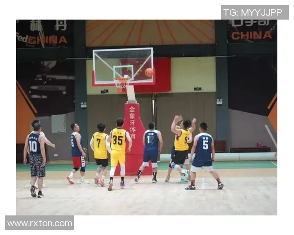 篮球赛场风云变幻 技巧与团队协作铸就冠军梦想