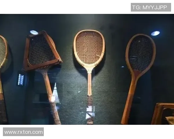 网球运动的历史演变与技术创新：从草地到硬地场地的变迁与发展